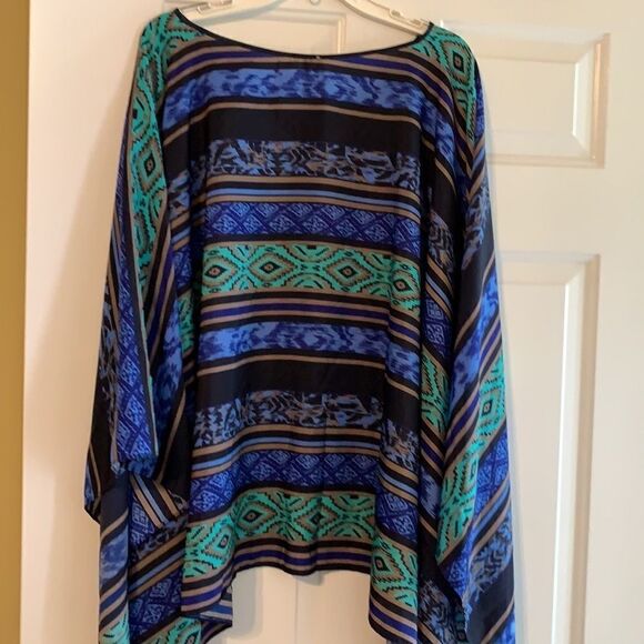 One size poncho  - Picture 2 of 4